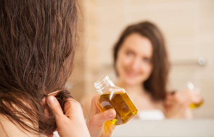 Olejowanie włosów olejem migdałowym